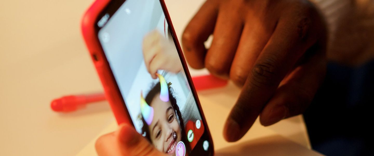 Privacidade vs. Proteção: por que o monitoramento do celular é essencial  para pais de crianças até