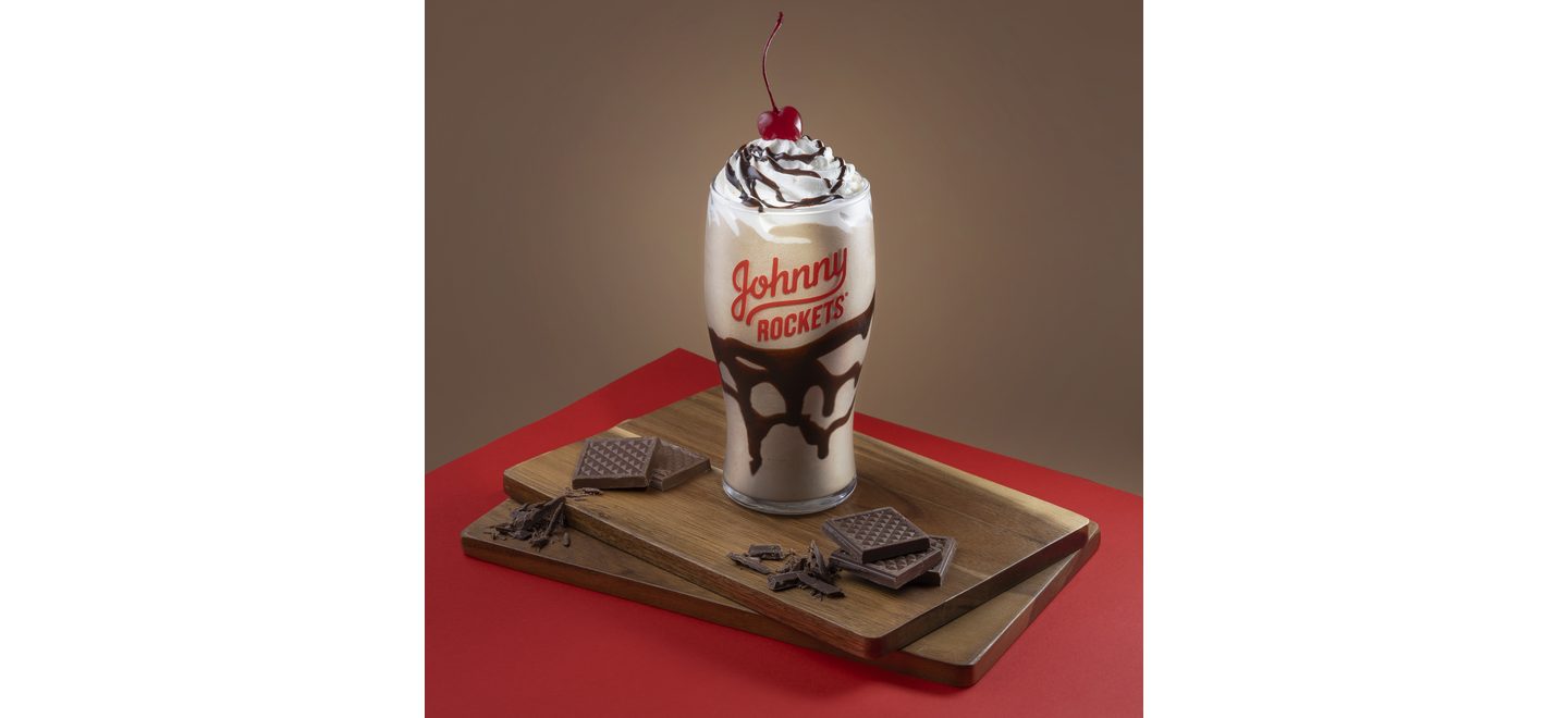 Bebida icônica no cardápio de verão, milkshakes ganham protagonismo com sabores clássicos e indulgentes