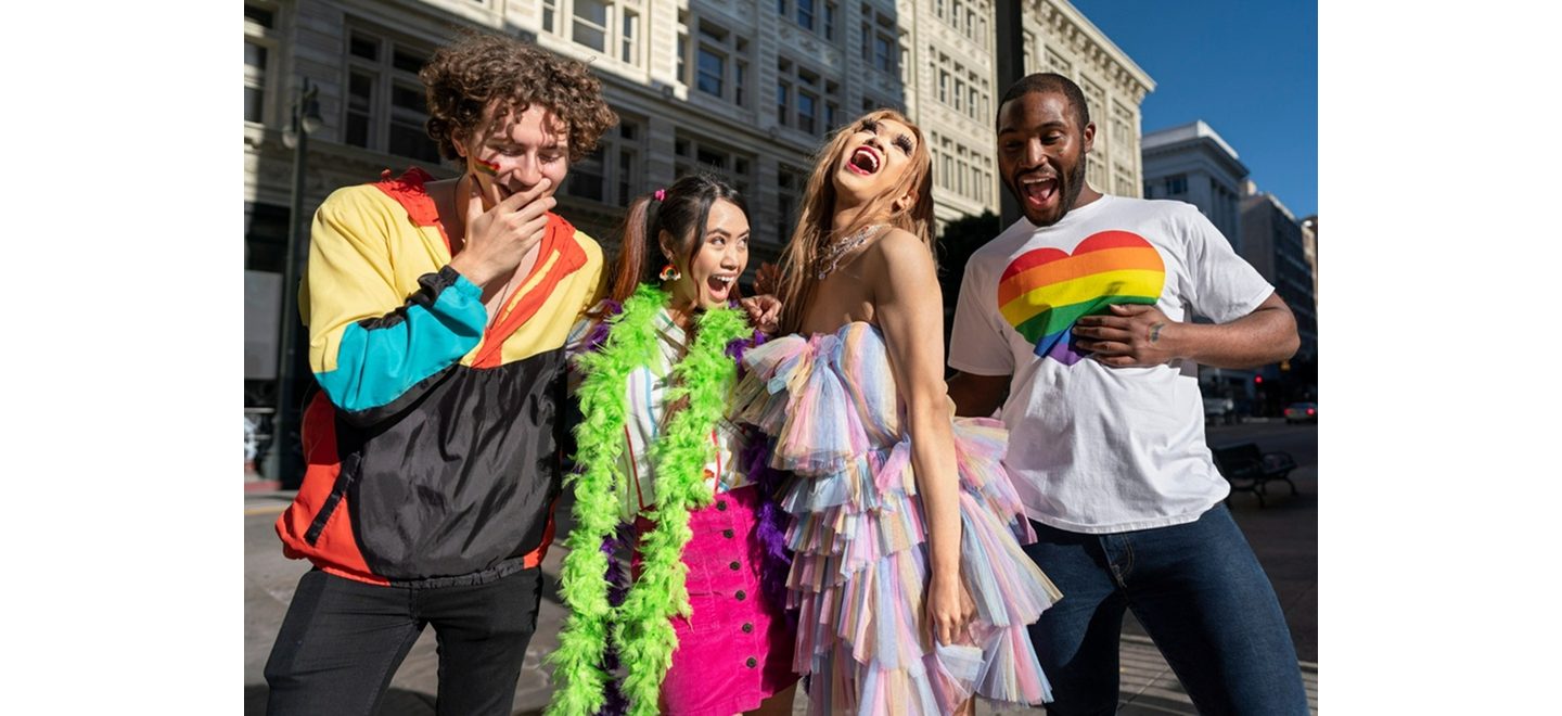 Carnaval LGBTQIA+: destinos no Brasil e no exterior que vão além dos blocos tradicionais