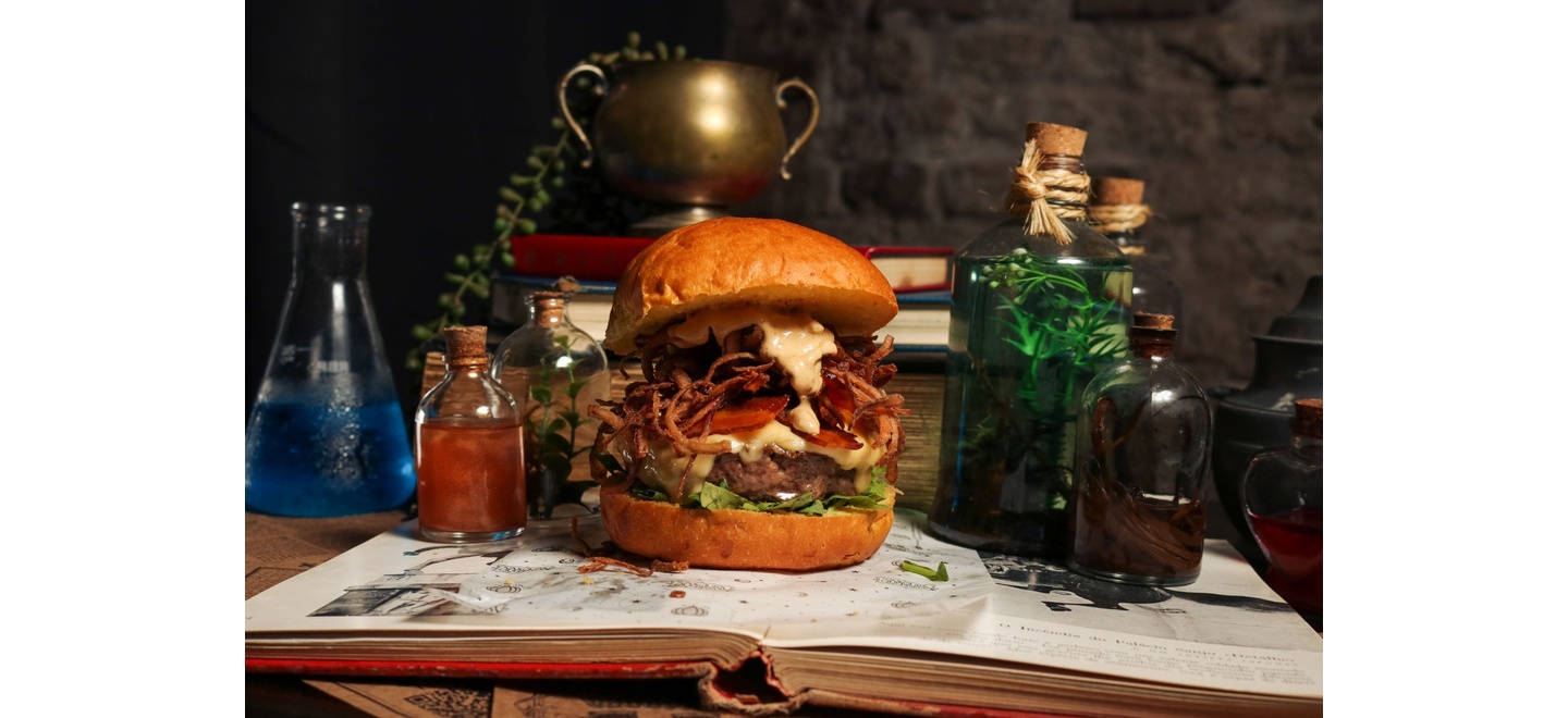 Muito além do paladar: por que a ambientação virou ingrediente-chave na gastronomia imersiva?