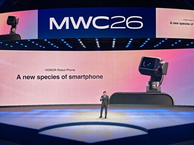CEO da HONOR assume o centro das atenções no MWC 2026, enquanto o Robot Phone é elogiado por sua inovação e integração de inteligência
