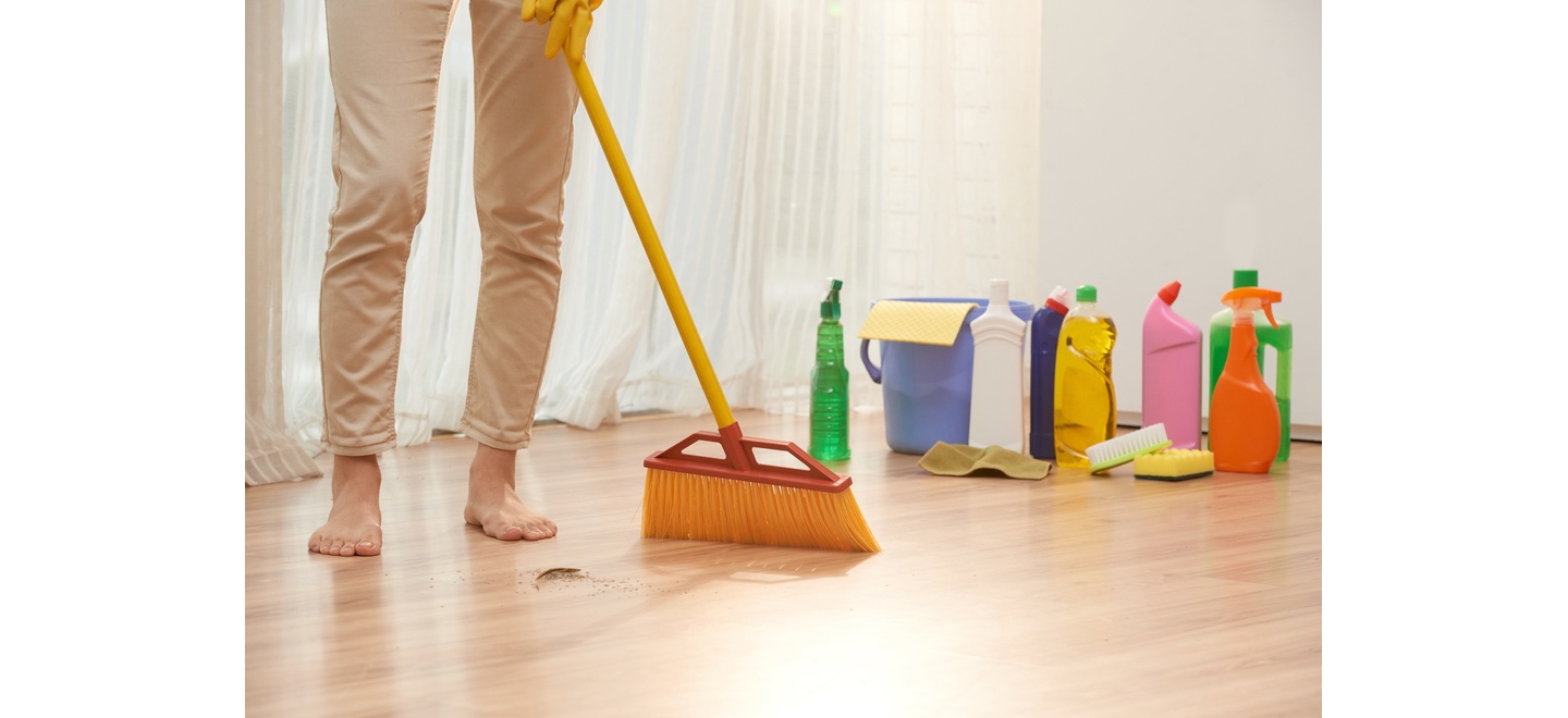 Saiba os erros que encurtam a vida útil dos utensílios de limpeza e como evitá-los