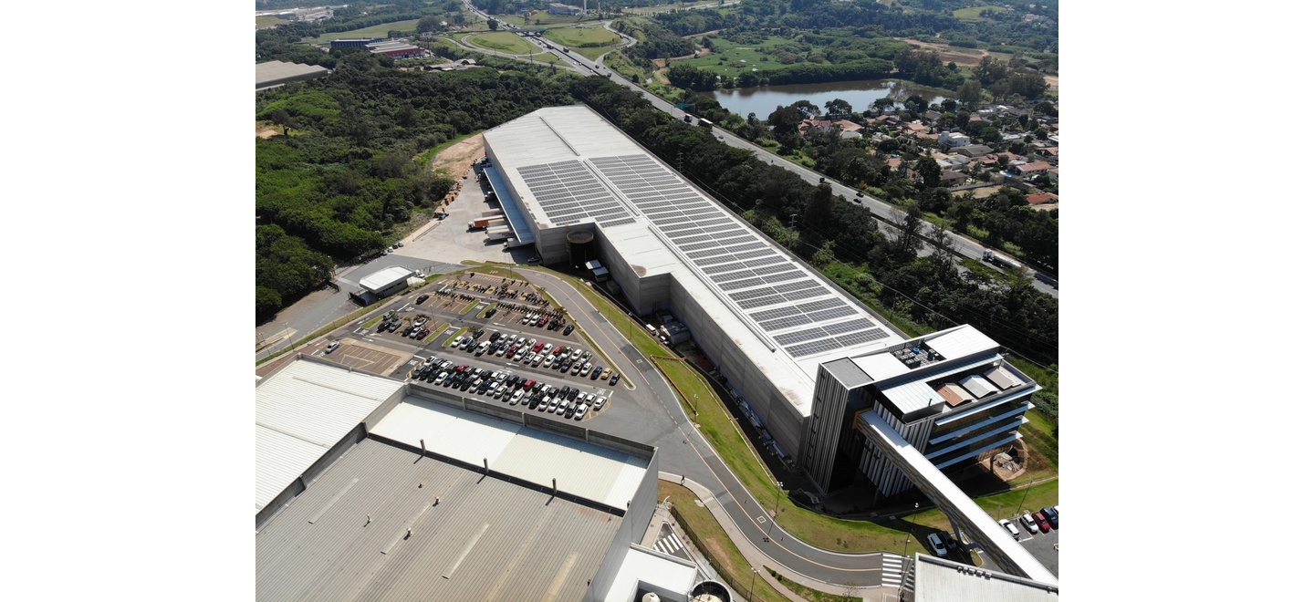 Como a energia solar pode reduzir custos para as empresas