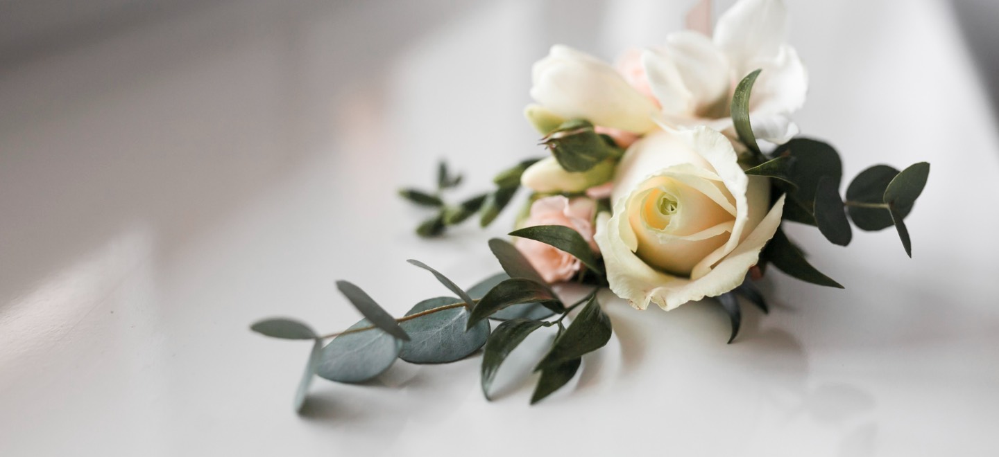 Homenagens com flores em momentos delicados: quando agilidade e cuidado precisam caminhar juntos