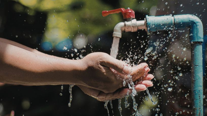 A relação entre o saneamento básico e o desenvolvimento econômico: Saiba mais sobre com Felipe Schroeder