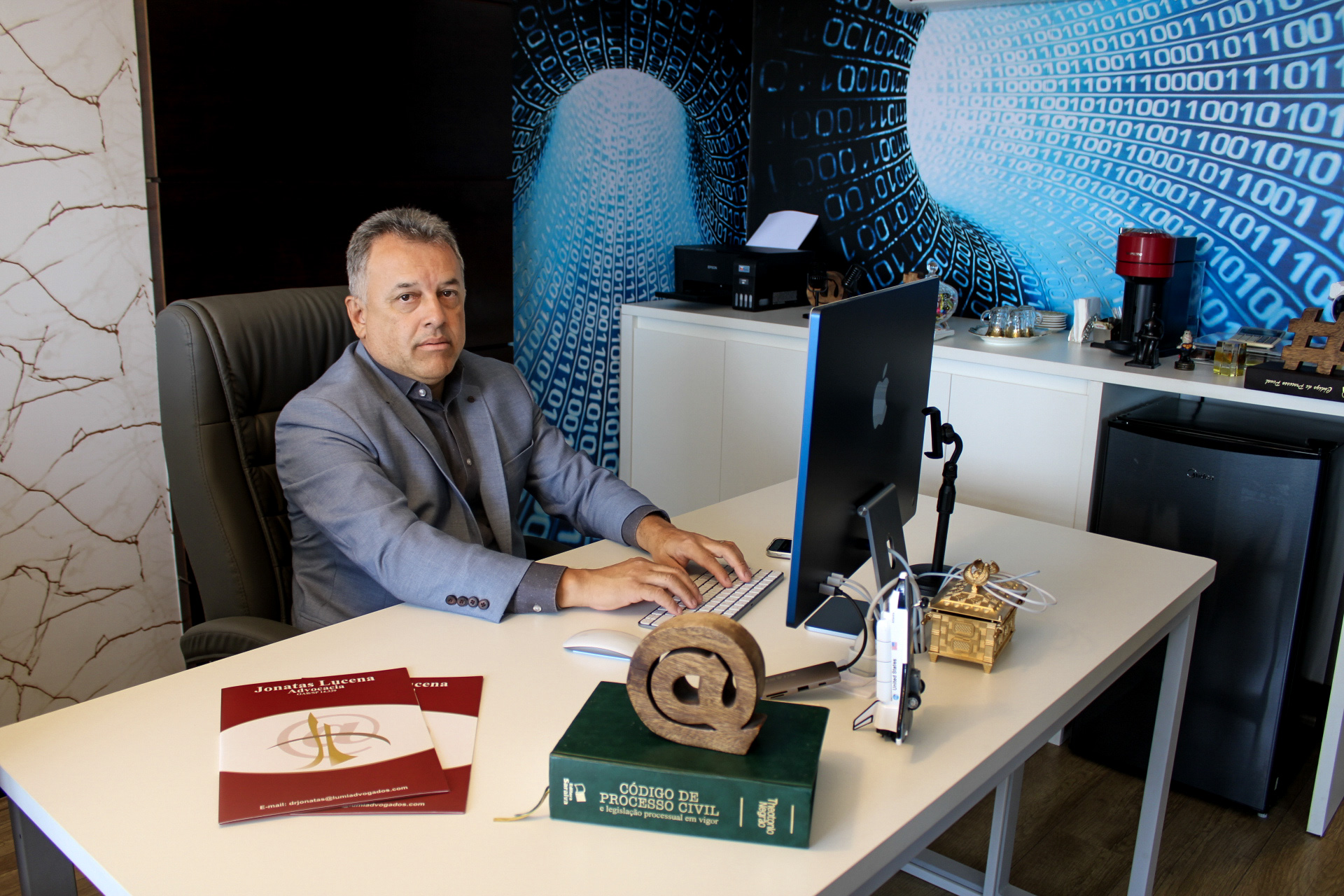 O novo campo de batalha digital: como empresas estão sendo atacadas sem perceber  e o que a lei já pode fazer sobre isso – Por Jonatas Lucena Advogado especialista em internet.