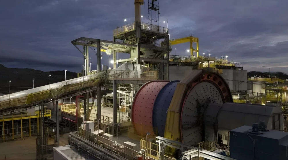 Aura Minerals aumenta produção de ouro em 37% no 1º trimestre de 2026