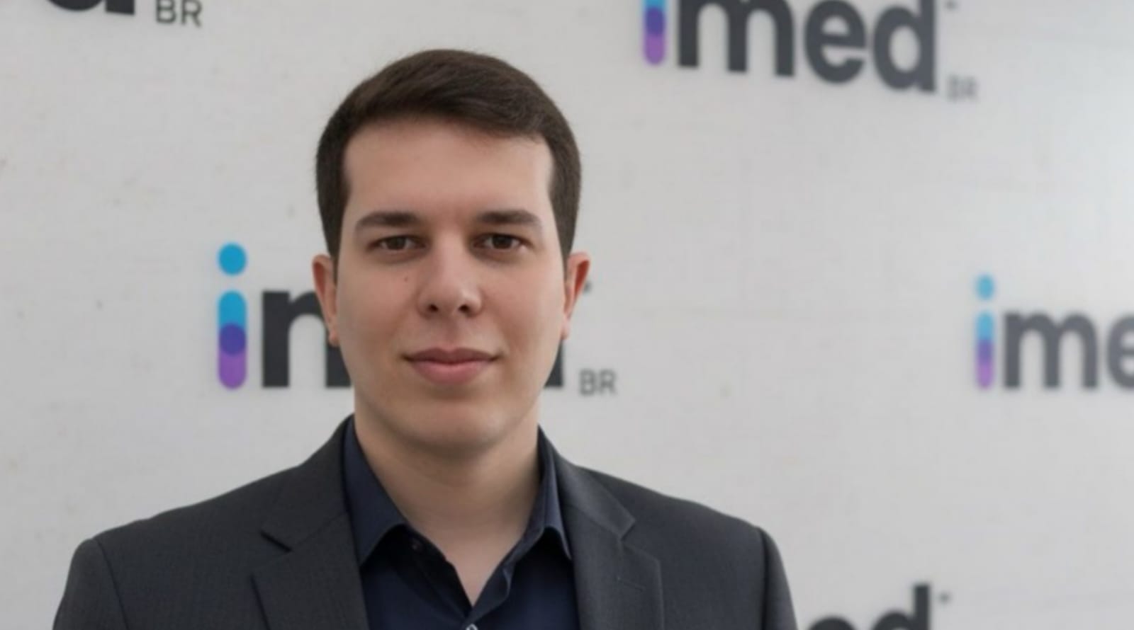 Dr. Dimas Bezerra: gestão médica estratégica que eleva padrões na saúde pública e privada