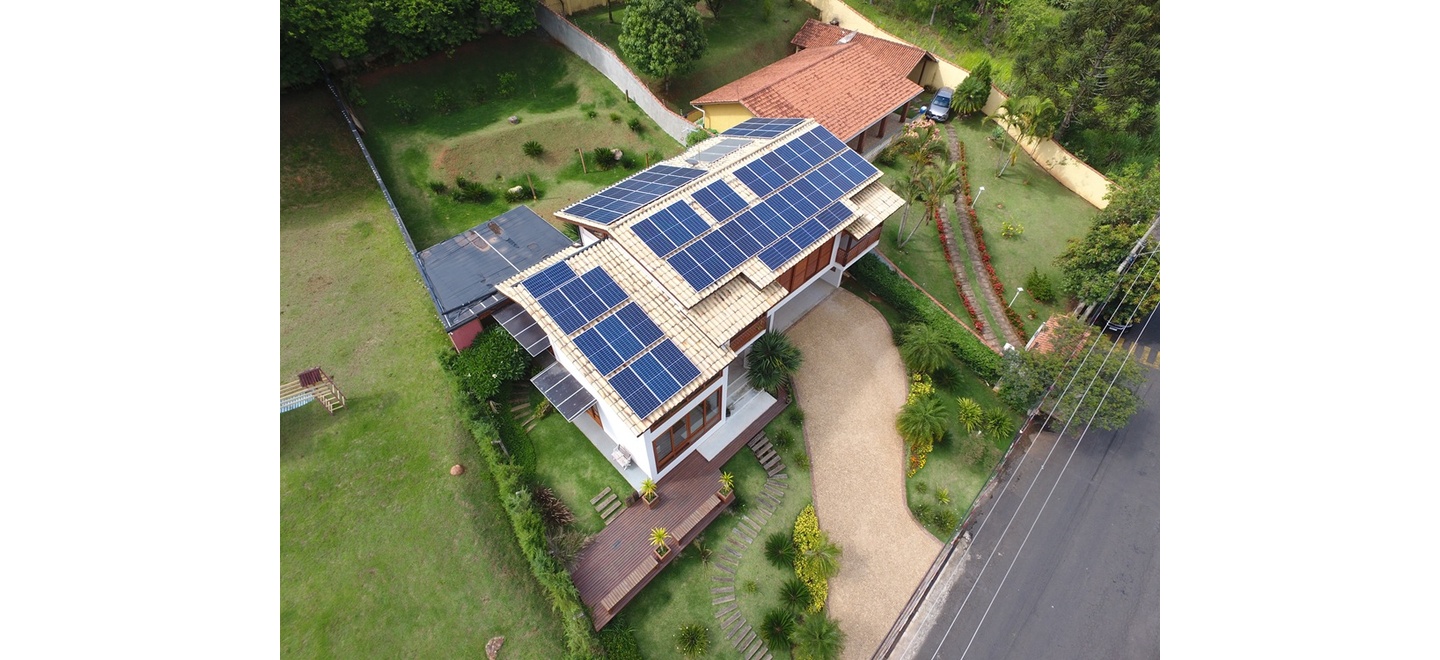Energia solar ganha força como proteção em cenário global instável