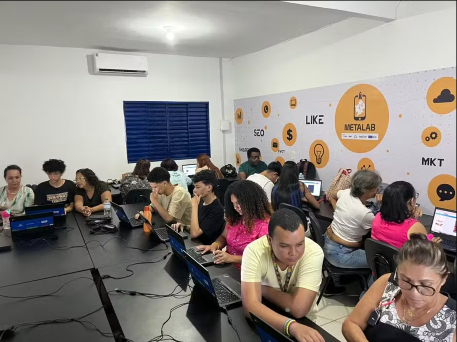 Marketing digital e IA impulsionam pequenos negócios no Brasil e ampliam oportunidades no DF