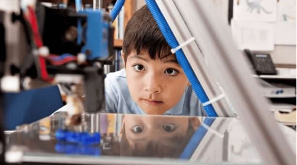 Impressora 3D ganha espaço nas escolas e muda forma de aprender