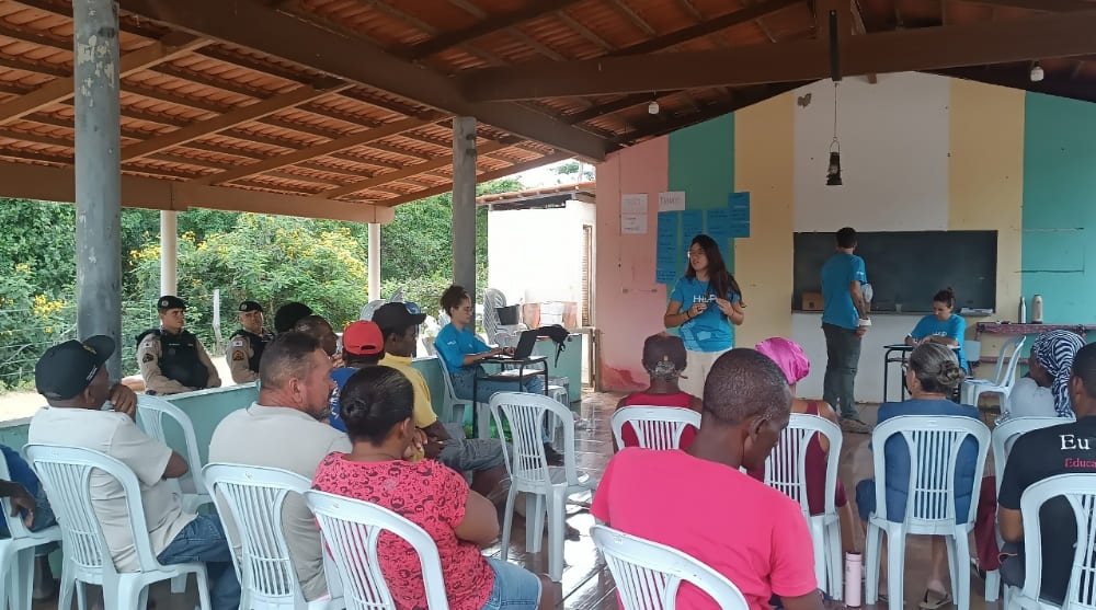 Ações de engajamento comunitário realizadas pela Lithium Ionic com moradores do entorno do Projeto Bandeira no Vale do Jequitinhonha.