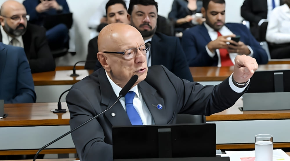 Senador Esperidião Amin destaca a importância de investimentos e inovação na cadeia de minerais críticos e estratégicos.