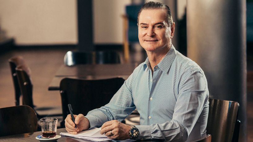 Avaliar crédito não é só sobre número, e Márcio Alaor de Araújo aprendeu isso ao longo de mais de quatro décadas no mercado financeiro