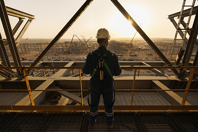 ADNOC Gas apresenta lucro líquido resiliente no segundo trimestre e toma decisão final de investimento em importantes projetos de expansão