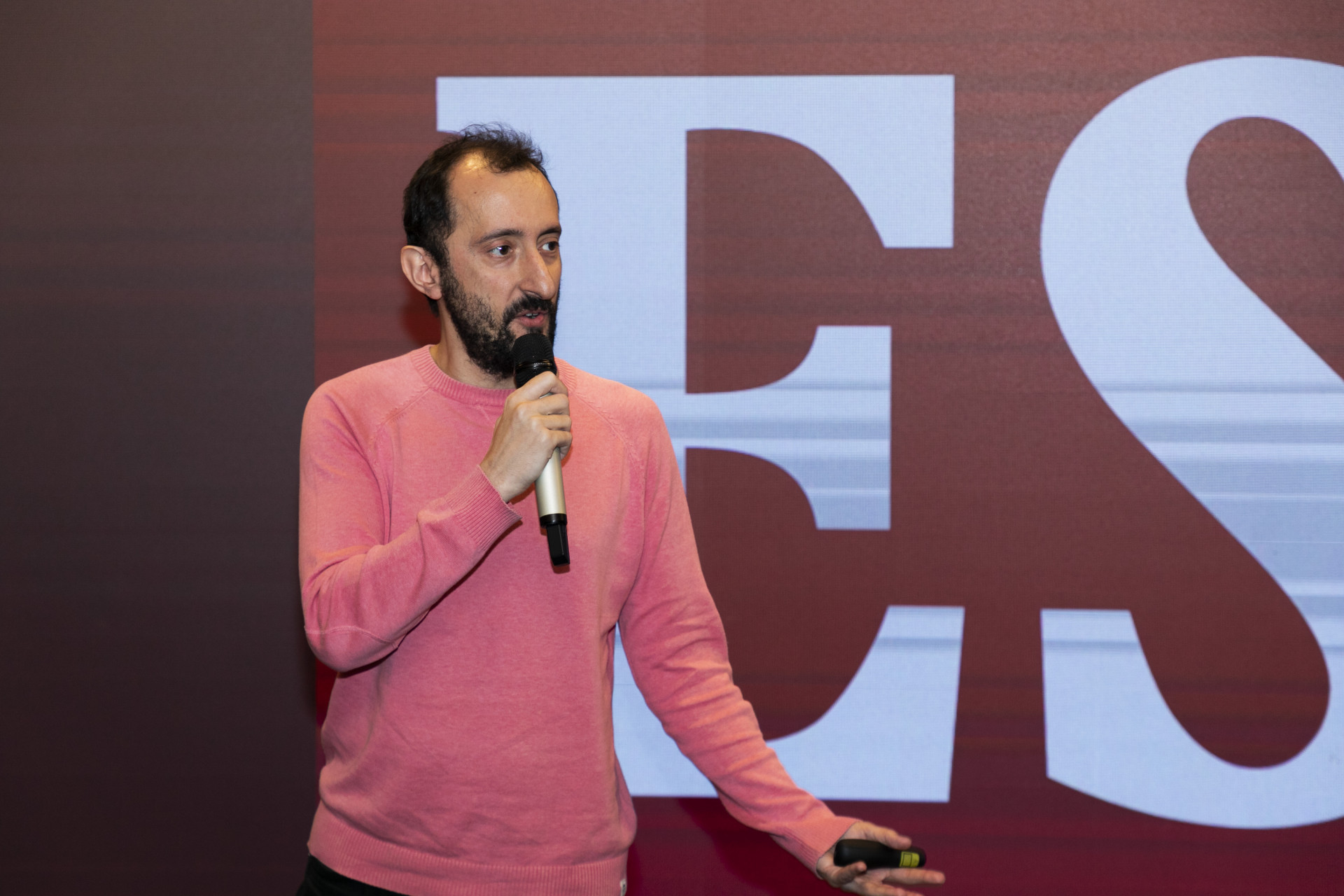 Barreiras para avanço da IA incluem produção, consumo de energia e limitações de hardware