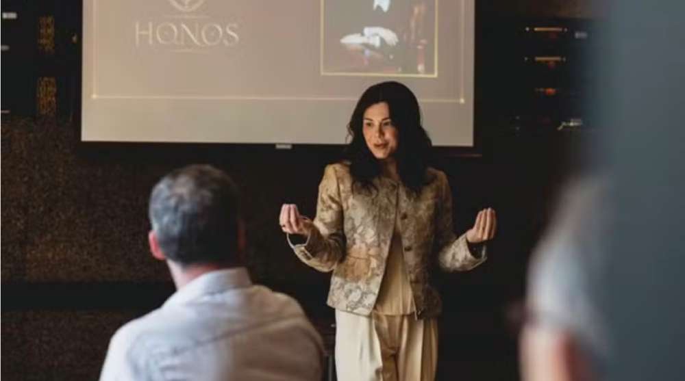 Cientista especialista em relacionamentos reúne alunos do método Instinto Primitivo em encontro dedicado a relacionamentos