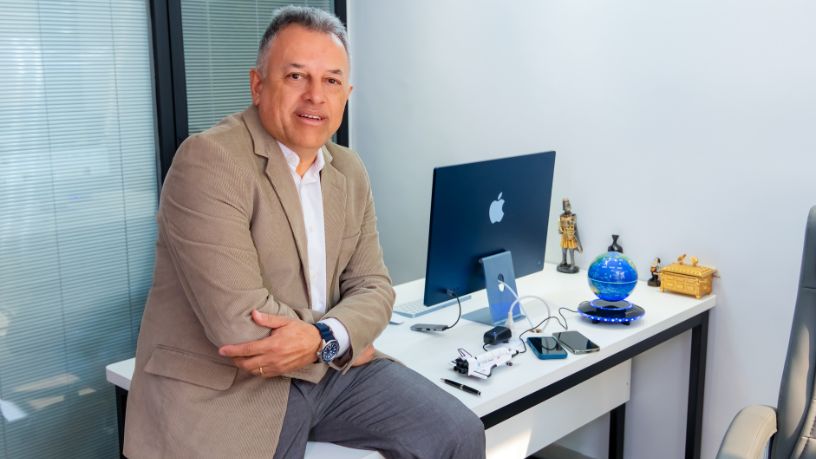Perfis falsos estão cada vez mais convincentes, mas a lei já permite identificar quem está por trás deles