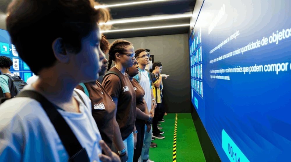 Estudantes exploram atrações do Mineramundo