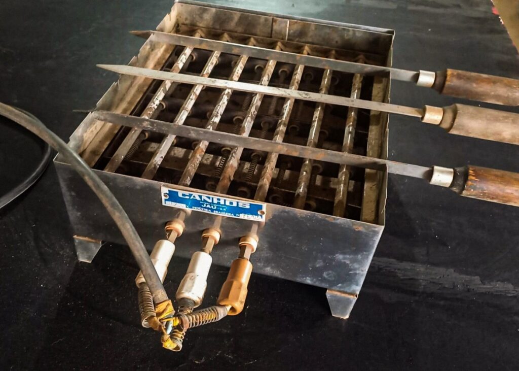 Churrasqueira elétrica produzida pela Eletrometalúrgica Jauense. 