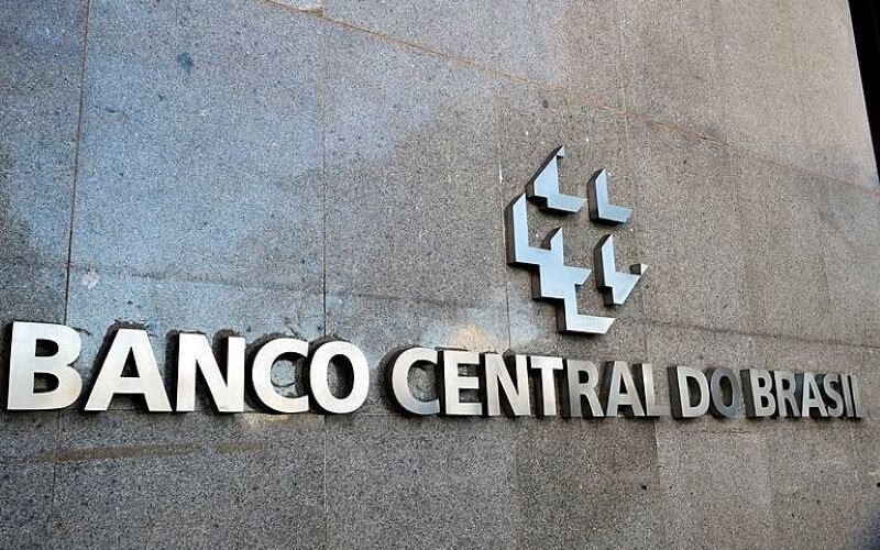 Banco Central corta Selic para 13,75% pela quinta vez seguida, na contramão do aperto sinalizado pelo Fed nos EUA