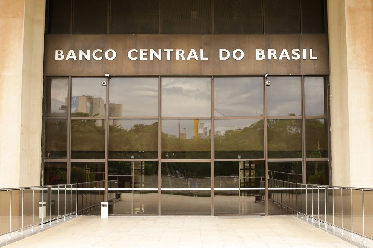 Brasileiros ainda têm mais R$ 5,1 bilhões esquecidos no sistema financeiro; veja como consultar