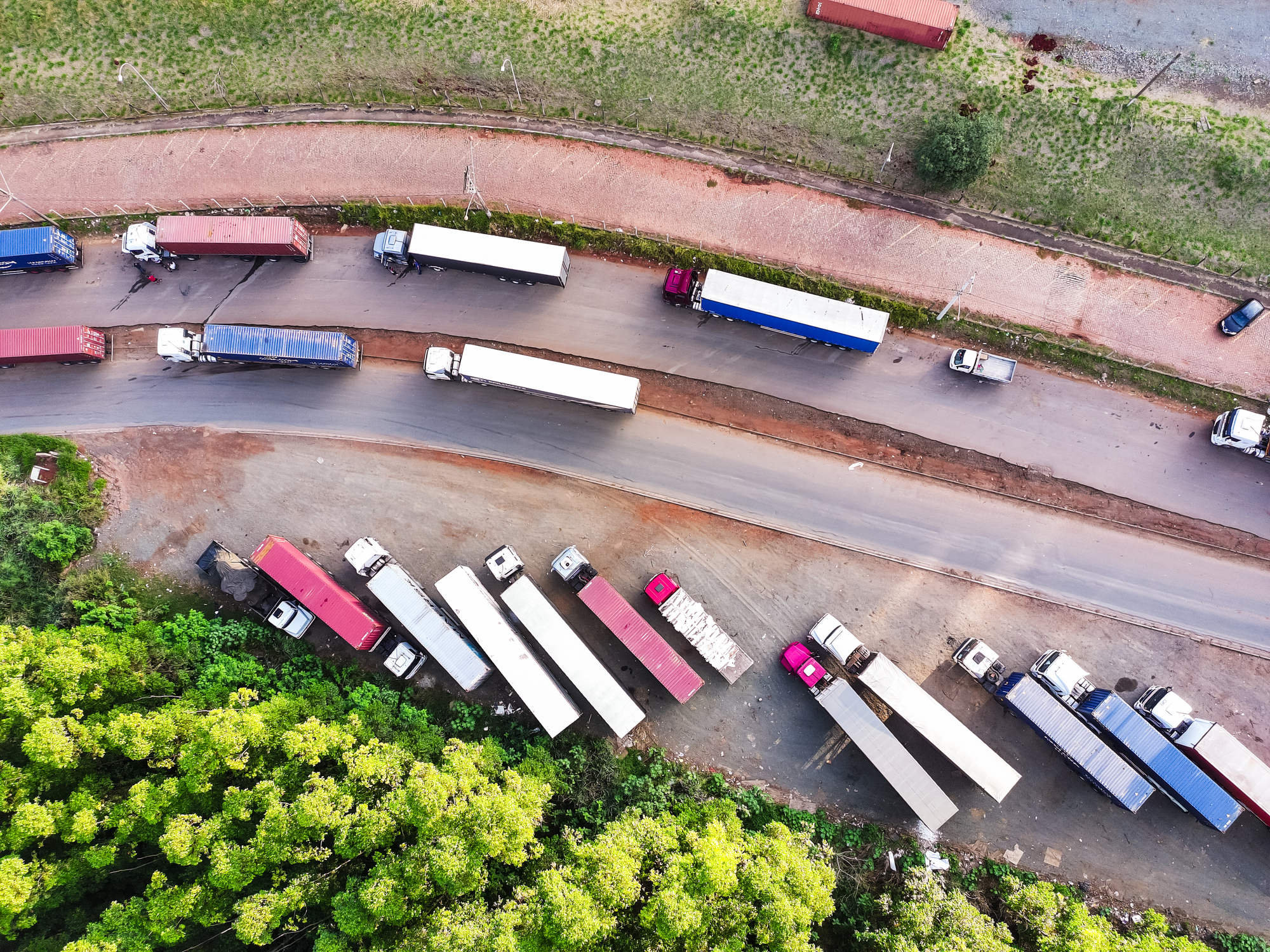 Tecnologia e escala ampliam peso das empresas no transporte de cargas
