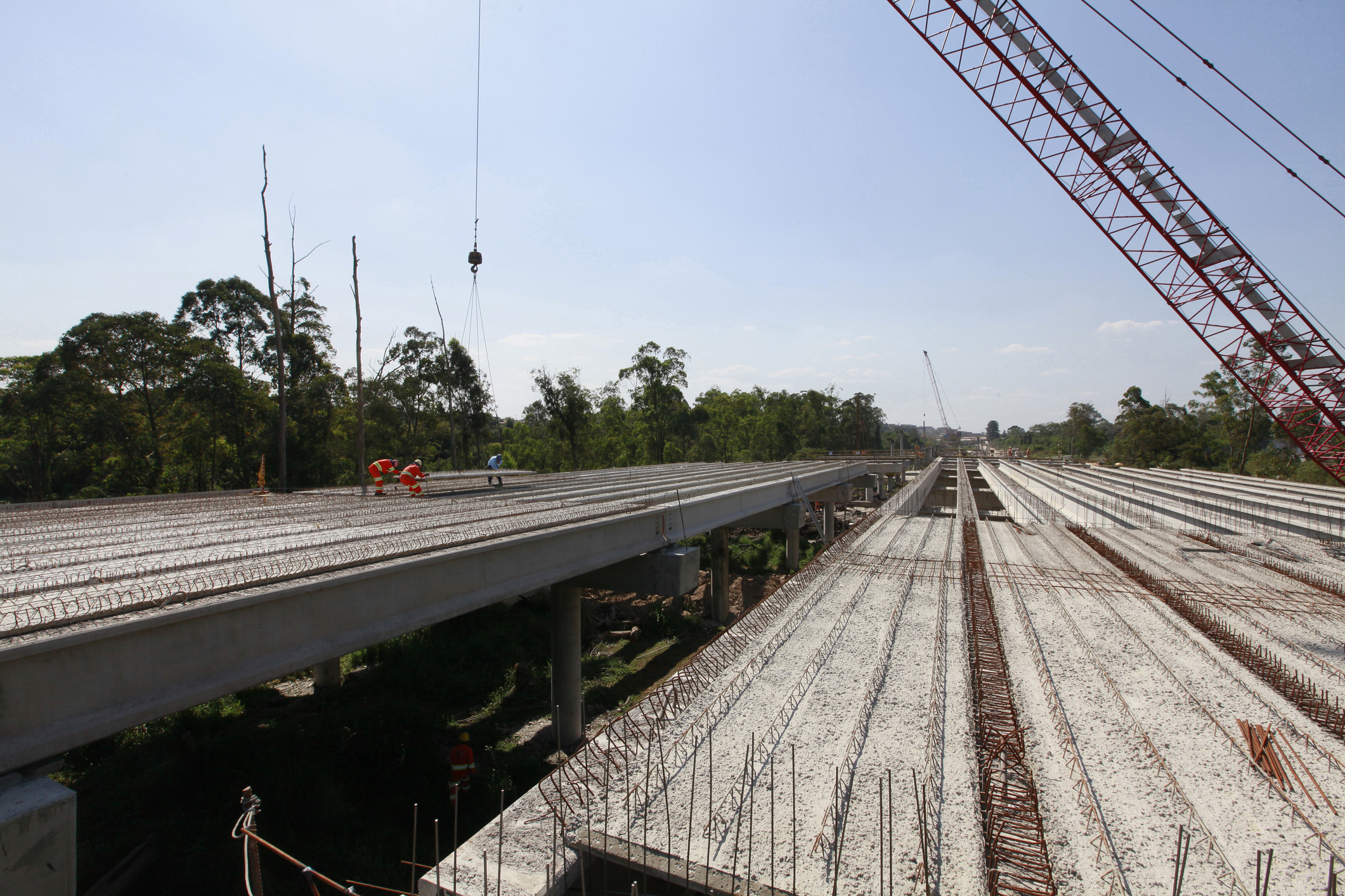 Infraestrutura lidera a geração de vagas na construção civil em 2026
