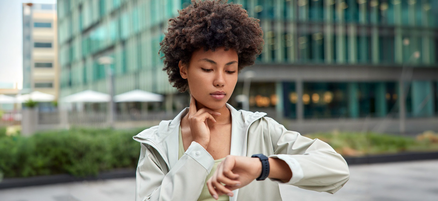 Seu smartwatch diz que sua pressão está normal. Dá para confiar?