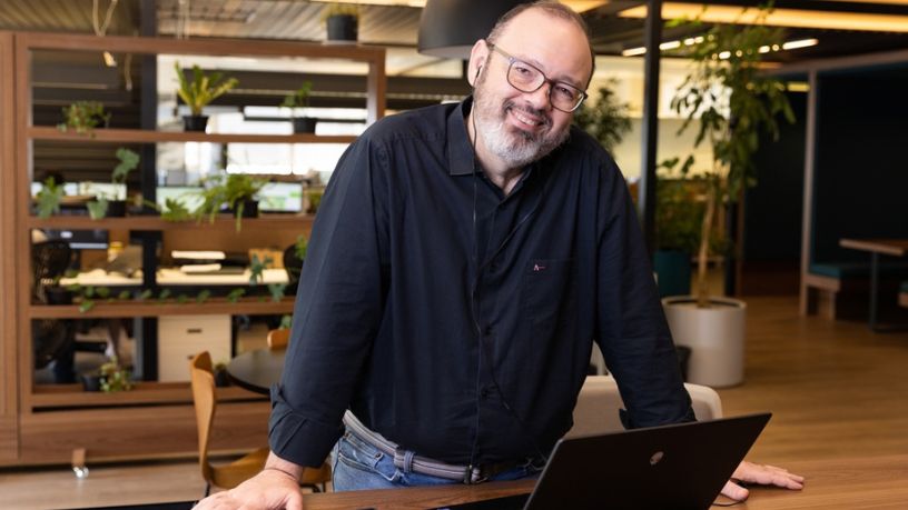 A inteligência Artificial já dá retorno? Murilo Alencar aponta o que separa pilotos de resultados