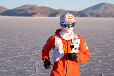 A brasileira Fernanda Maciel estabelece o tempo mais rápido conhecido no Salar de Uyuni, com 19:50:08.