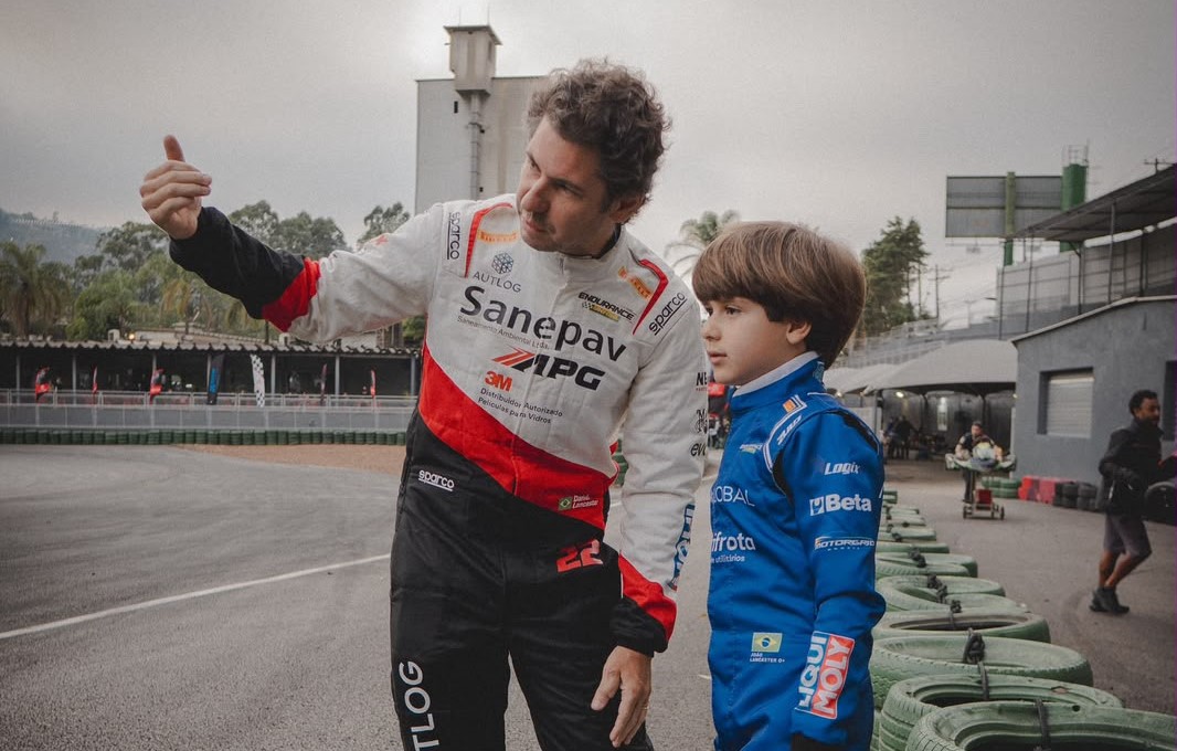 Daniel Lancaster acompanha estreia do filho aos 7 no kart em São Paulo