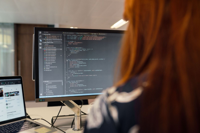 IA reduz demanda por projetos simples e empurra software houses para trabalhos mais complexos
