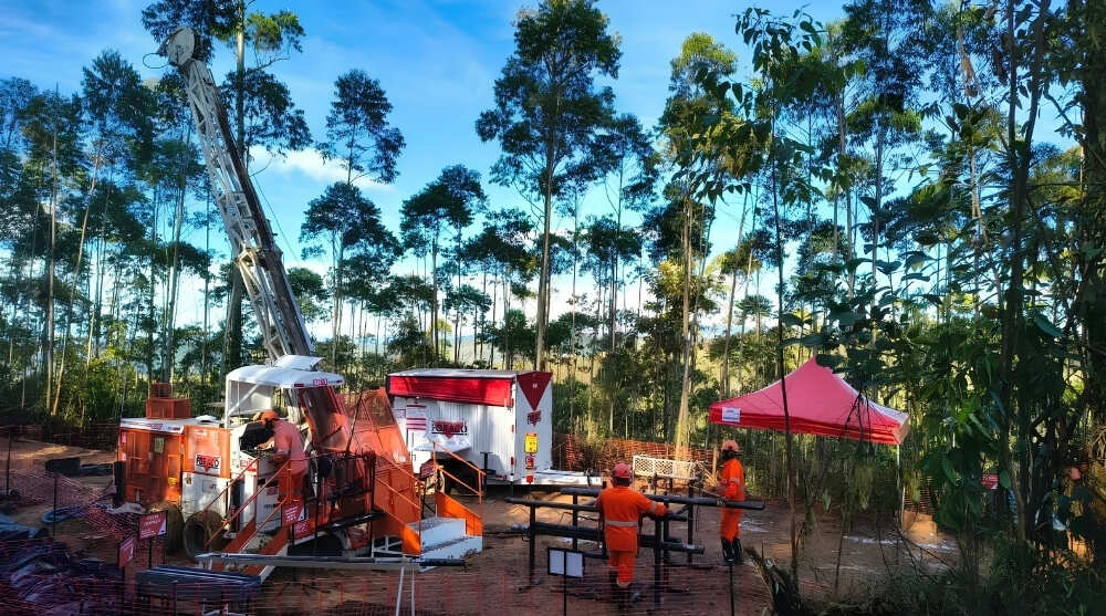 Power Minerals identifica 91 metros de mineralização de terras raras com teor de 7,7% no projeto Morro do Ferro