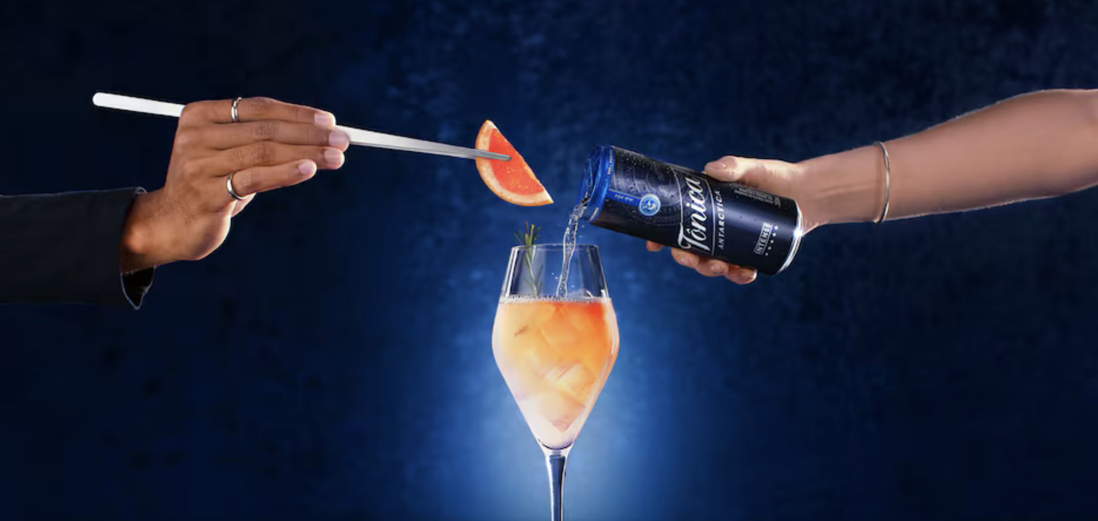 Banner de :Protagonista no mundo dos coquetéis, Tônica Antarctica ganha mais intensidade em novo lançamento